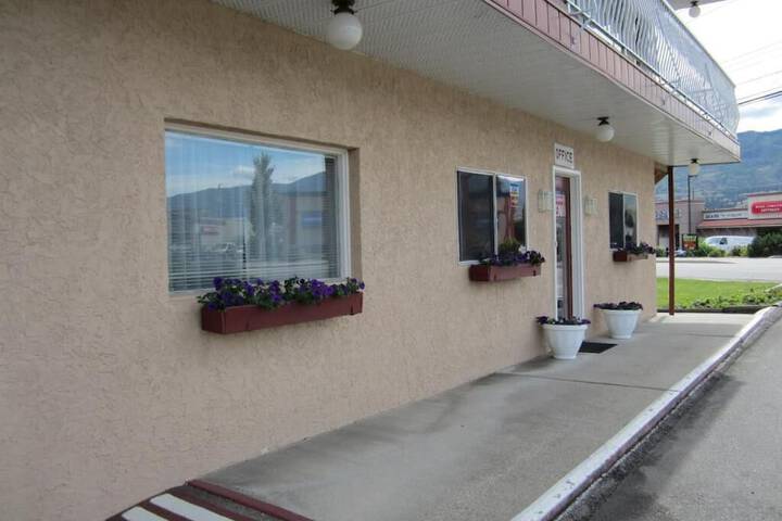 Hotel 2 of 99