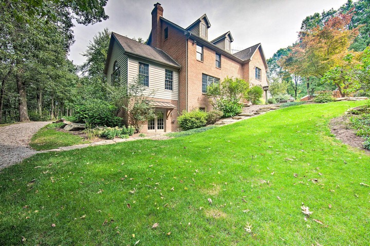 Extravagant Atglen Manor w / Private 60-acre Land!