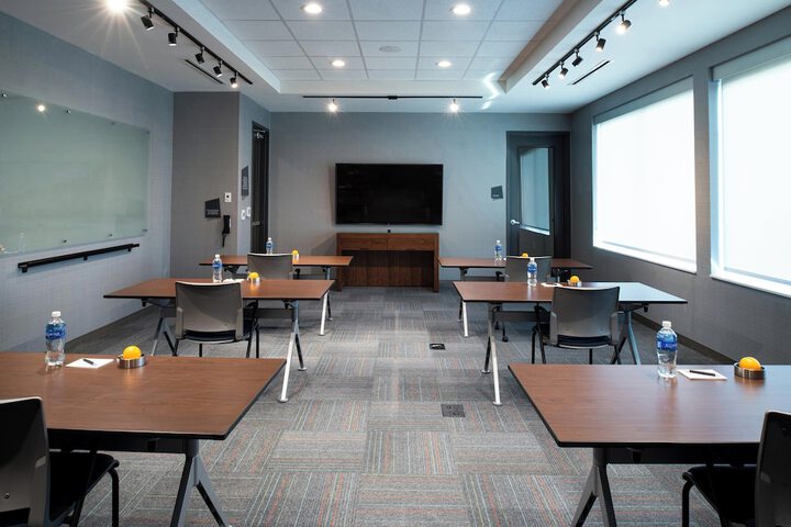 Aloft by Marriott North Kansas City