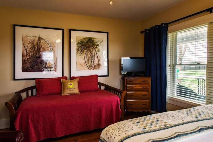 Room 5 of 16