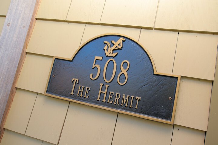 Room 81 of 373