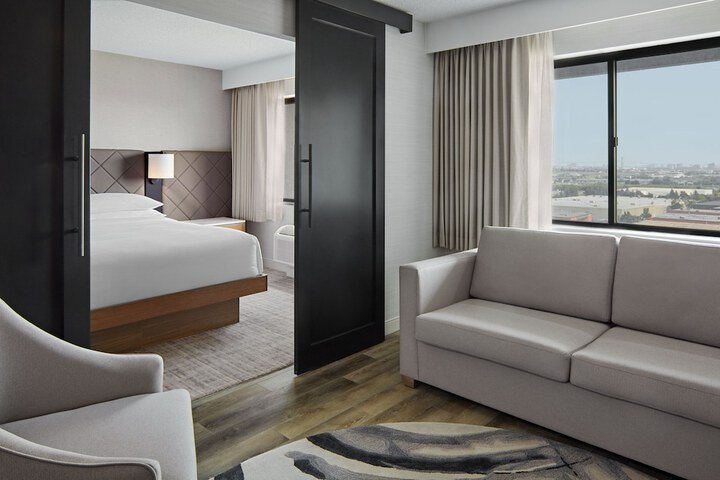 Room 9 of 18