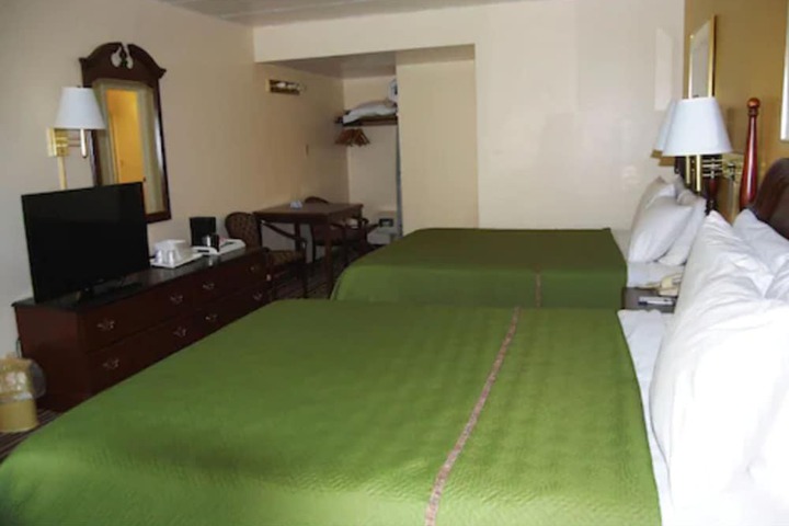 Room 12 of 21