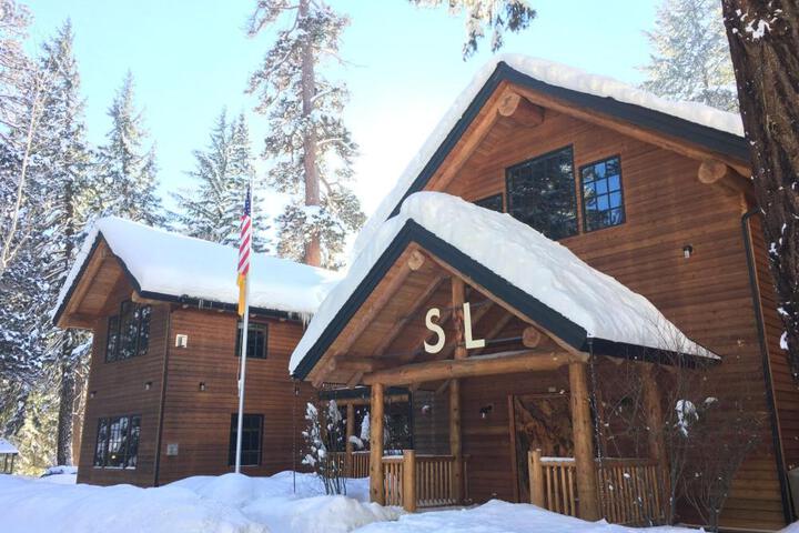 The Suttle Lodge & Boathouse