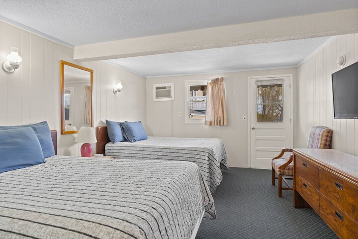Beach Motel & Suites