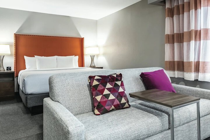 Room 28 of 46