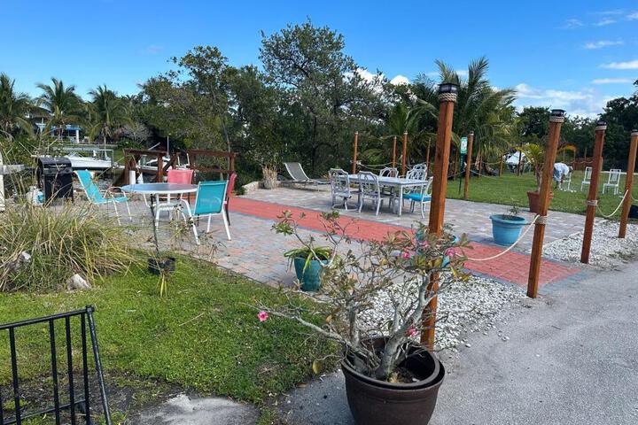 Tranquil Waterfront 2bd1ba Apt in North Palm Beach