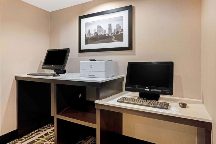 Business Center 46 of 49