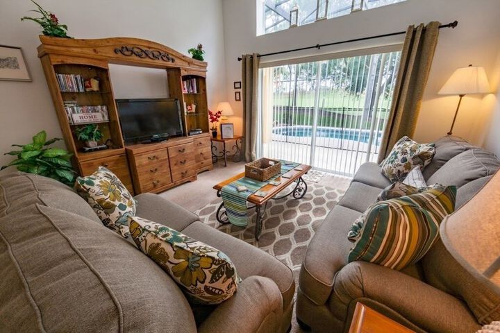 Gated Country Club Private Pool ! 4 Bedroom Home by RedAwning
