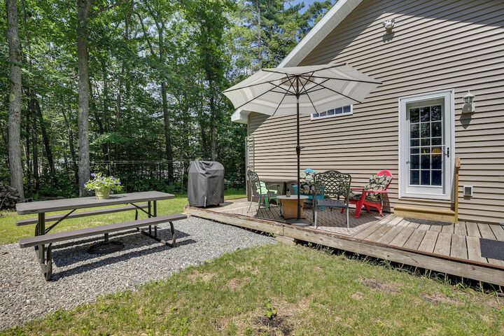 Maine Cottage w / Dock & Kayaks Near Augusta!
