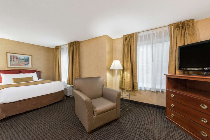 Room 9 of 28