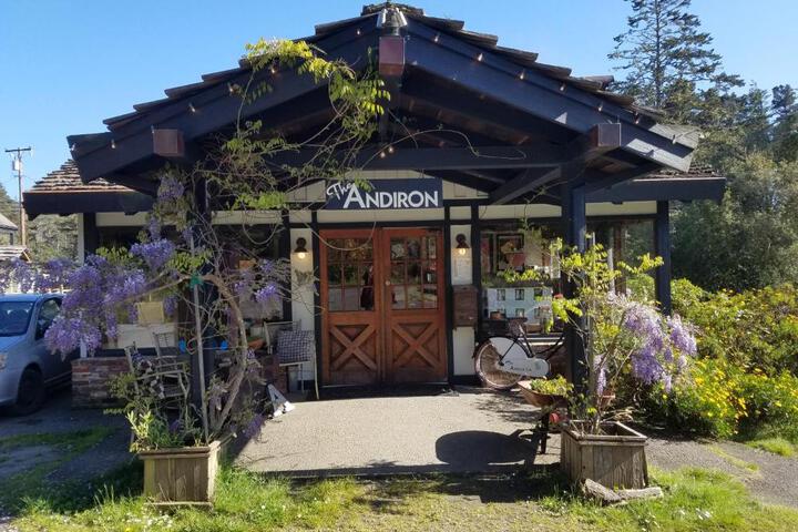 The Andiron Seaside Inn & Cabins
