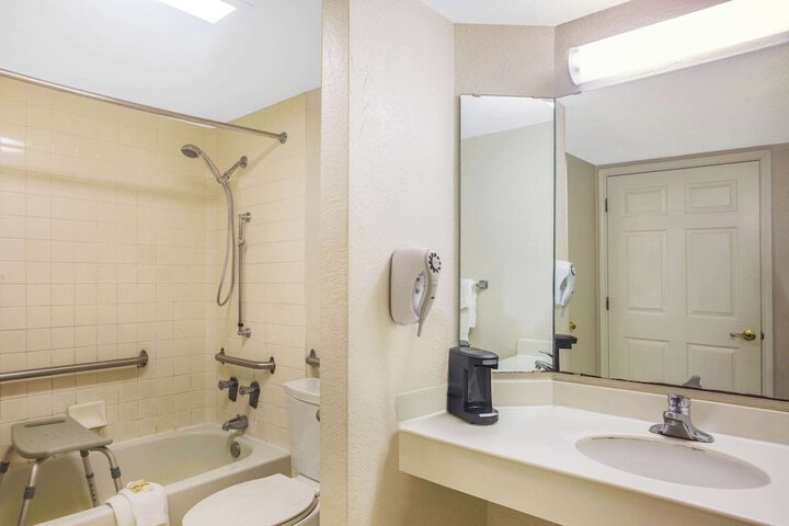 Room 15 of 28