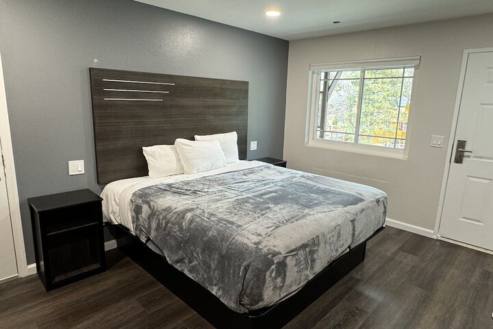 Room 6 of 14