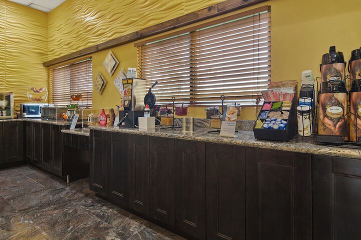 Breakfast/Coffee Service 18 of 24