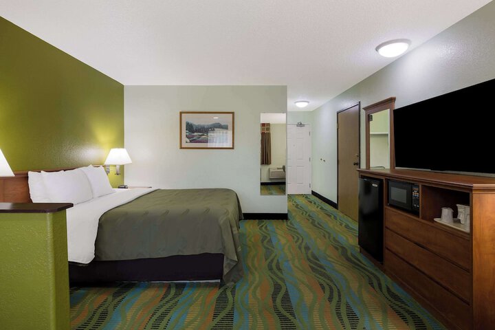 Room 25 of 31