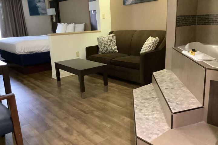 Room 6 of 27