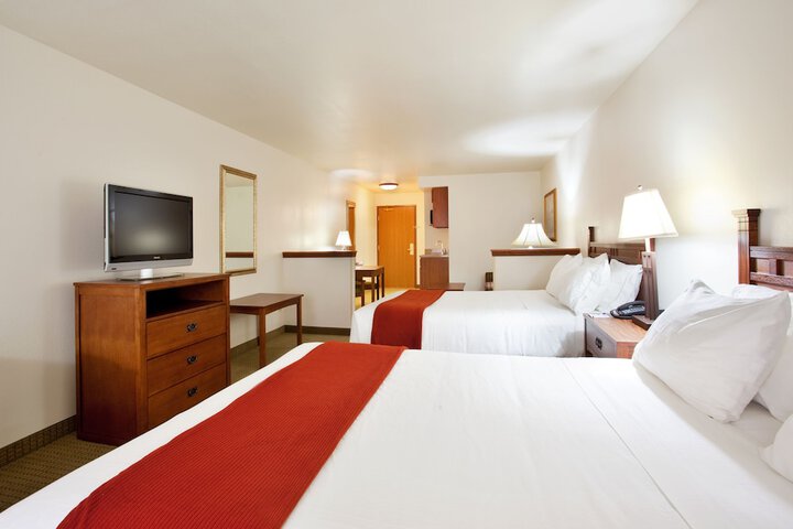 Room 11 of 28