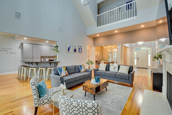 Grand Lakefront Home in Hartwell w / Game Room!
