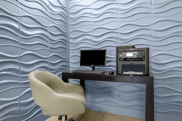 Business Center 33 of 34