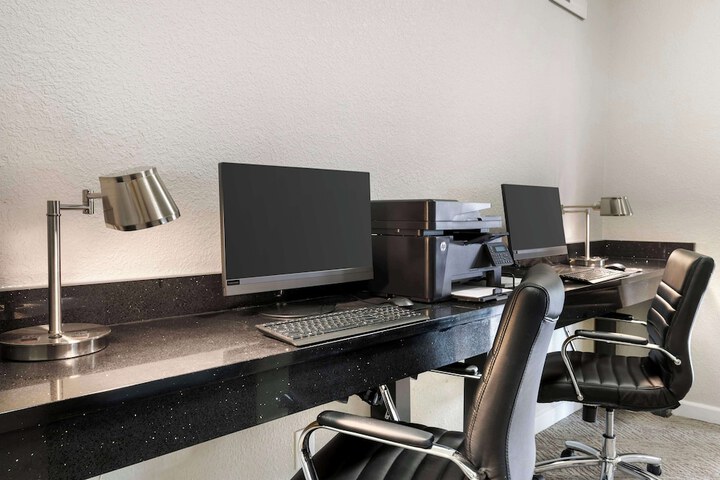Business Center 40 of 40