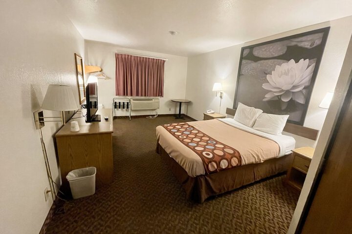 Room 16 of 22