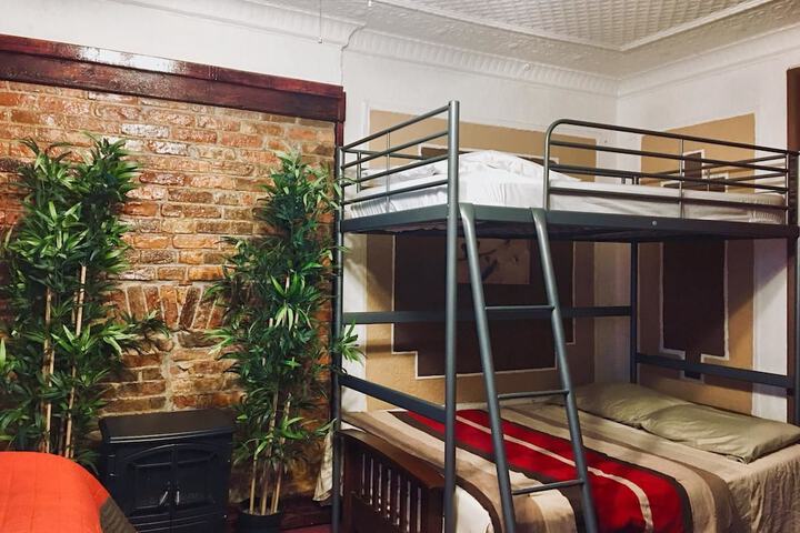 Room 37 of 40