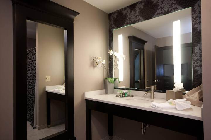 The Giacomo Niagara Falls NY an Ascend Collection Hotel