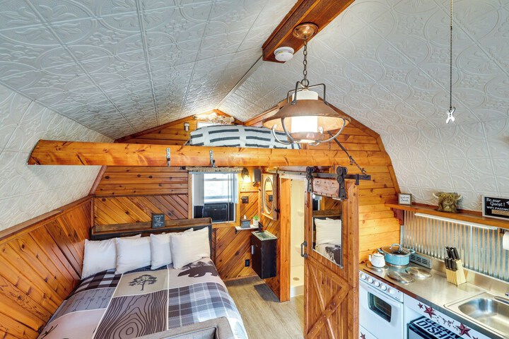 Tiny Cabin w / Outdoor Dining Area - Near Keystone!