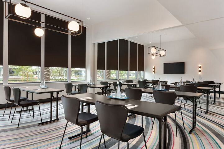 The Viv Hotel Anaheim, a Tribute Portfolio Hotel