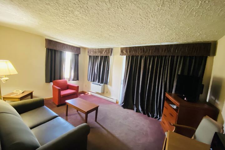Fleetwood Inn & Suites