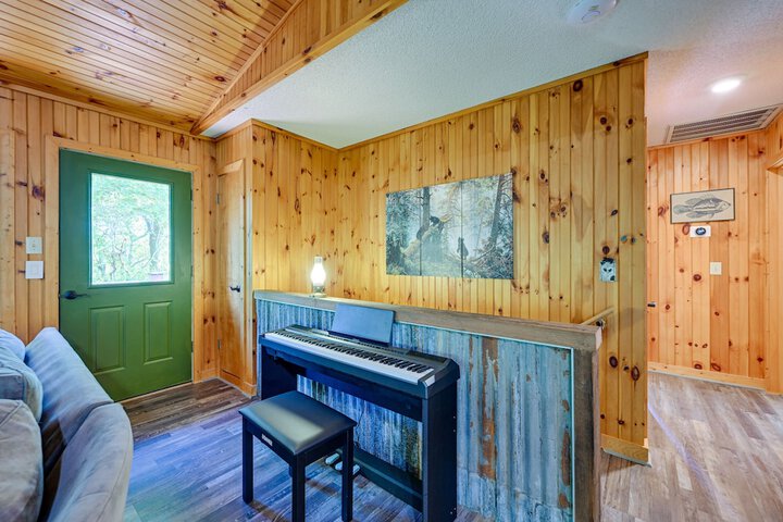 Cullowhee Mountain Retreat w / Deck and Fire Pit!