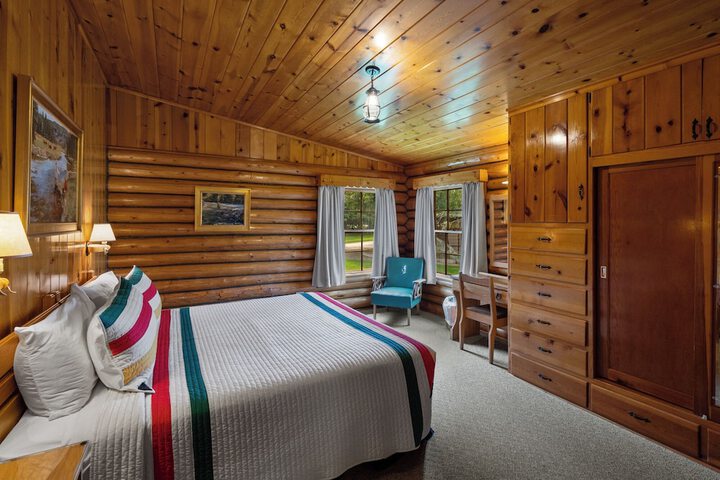 El Western Cabins & Lodges