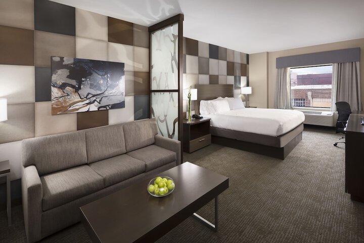Room 30 of 48