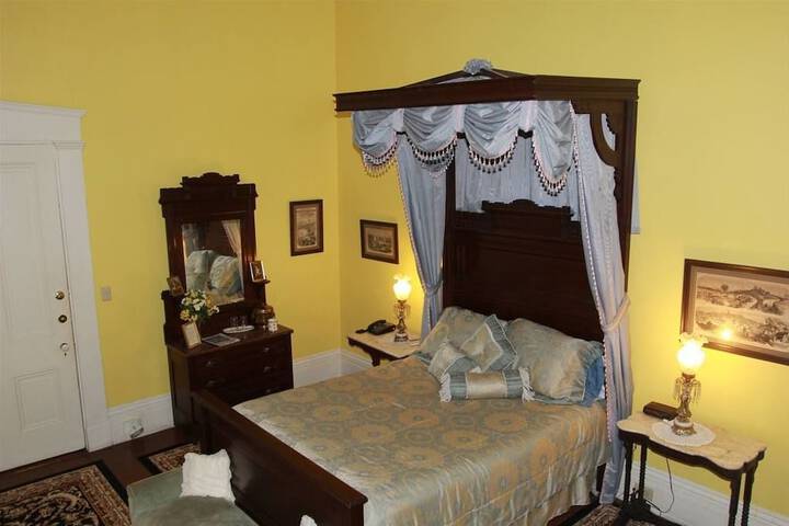 Room 80 of 109