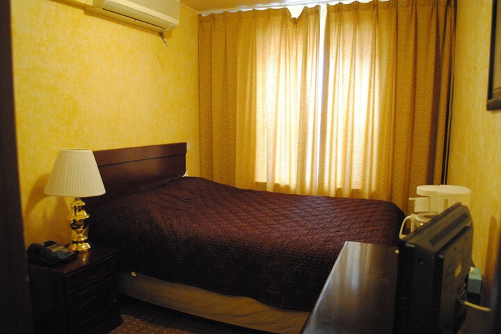 Room 24 of 37