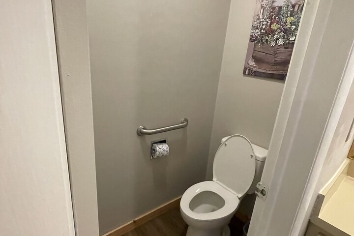 Room 6 of 15