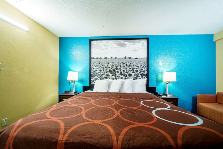 Room 19 of 94