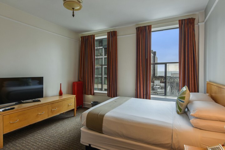 Room 9 of 24