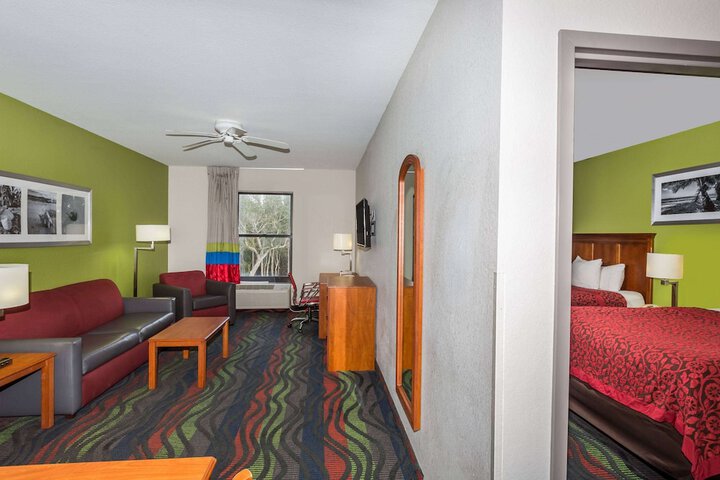 Room 14 of 40