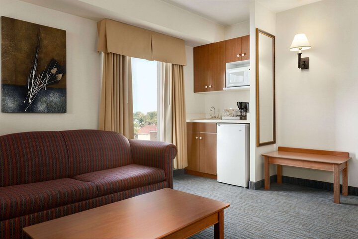 Room 11 of 77