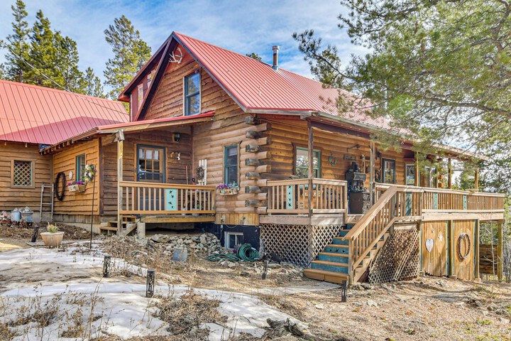 Deck Fire Pit & Grill: Log Cabin in Black Hawk