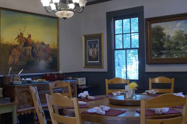 Dining 28 of 43