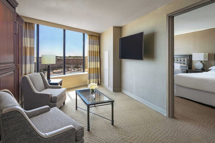 Sheraton Greensboro at Four Seasons