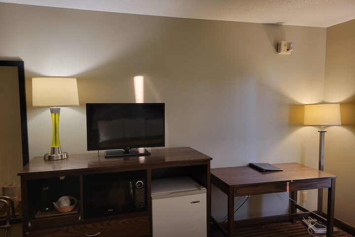 Room 27 of 33