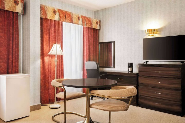 Room 23 of 34