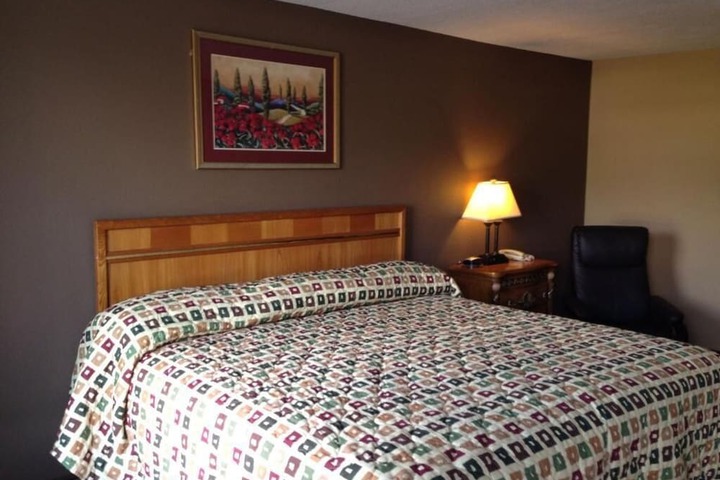 Room 9 of 16