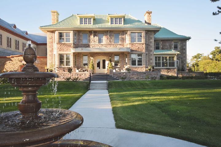 Manoir Chamberland (Adults Only No Pets)