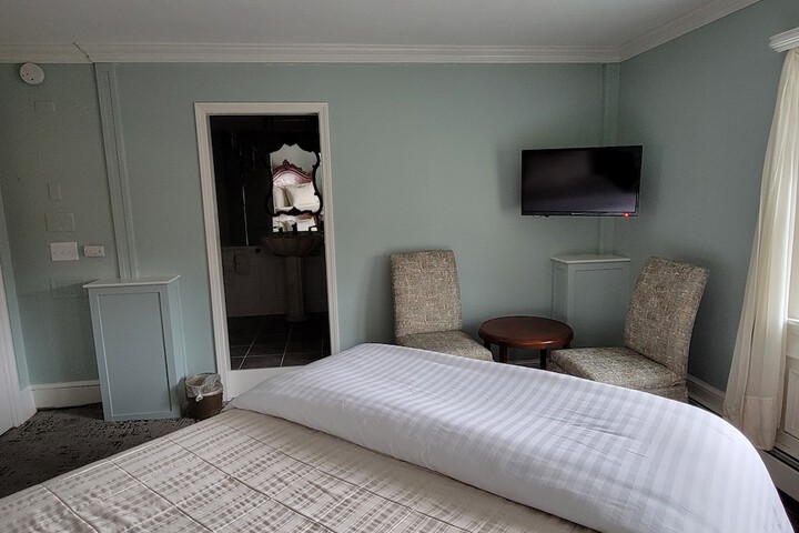 Lowell Inn