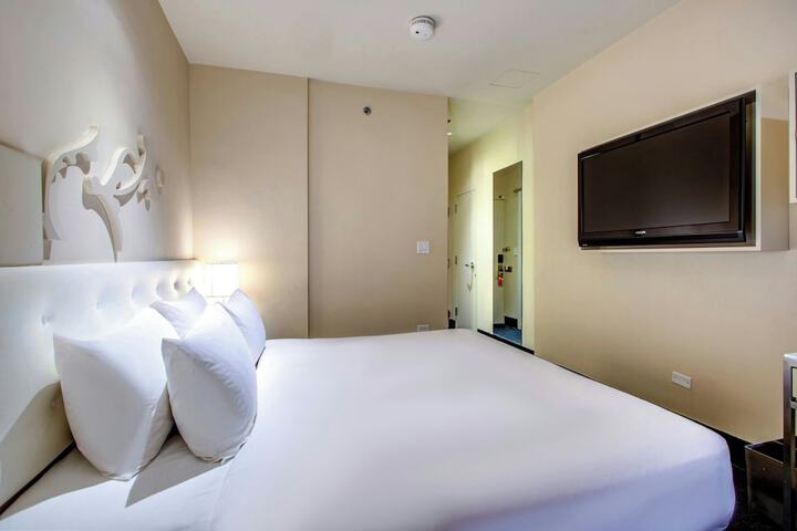 Room 47 of 112